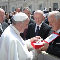 Dono a Papa Francesco, 2013